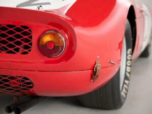 Faro e cinghie apertura posteriore Ferrari 250 LM del 1964 di Scaglietti